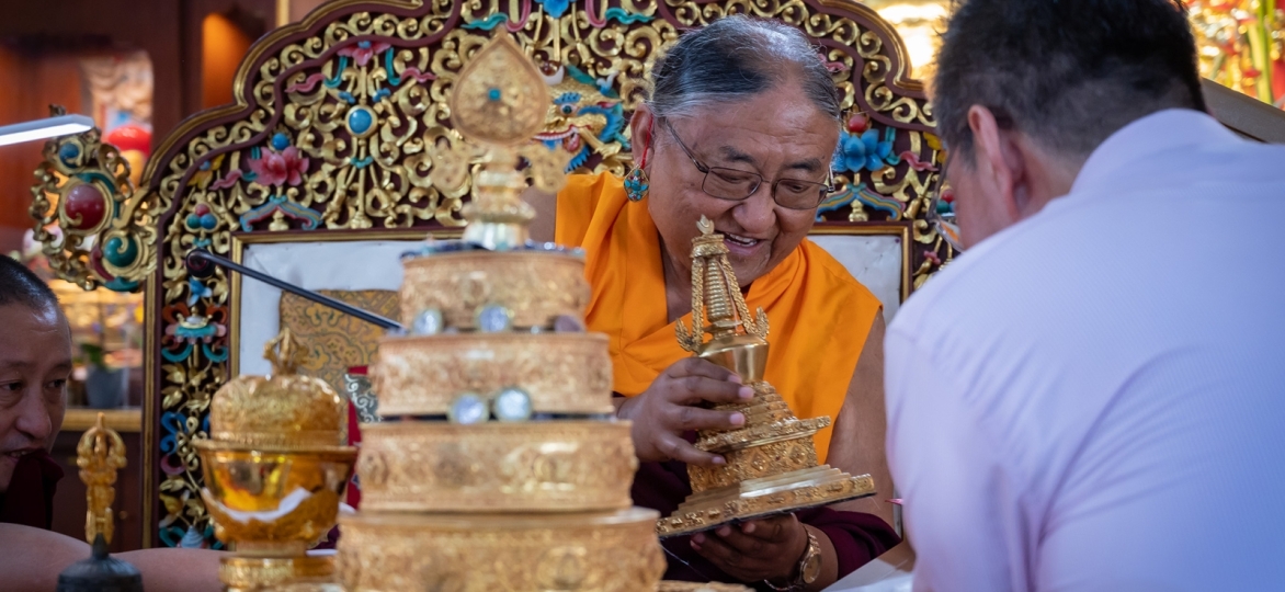 Hành giả nghĩa là gì?